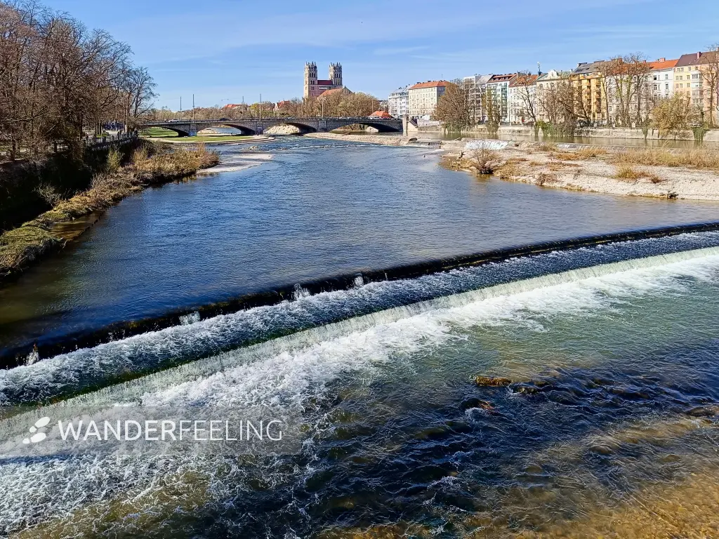 202403200-25 - Isar an der Corneliusbrücke, München, Bayern, Deutschland