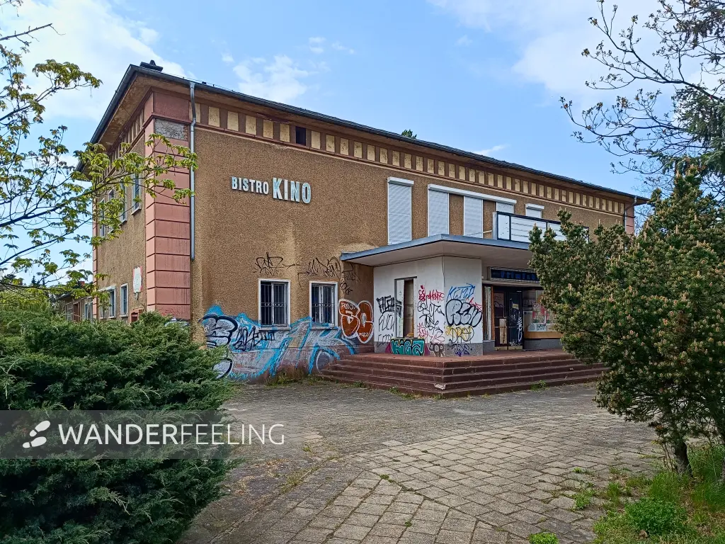 202404240-40 - Kino in Wolfen, Anhalt-Dessau-Wittenberg, Sachsen-Anhalt, Deutschland