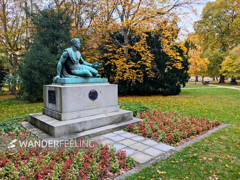 202311020-44 - Kleist-Denkmal im Park an der St. Gertraudkirche in Frankfurt (Oder), Seenland Oder-Spree, Brandenburg, Deutschland