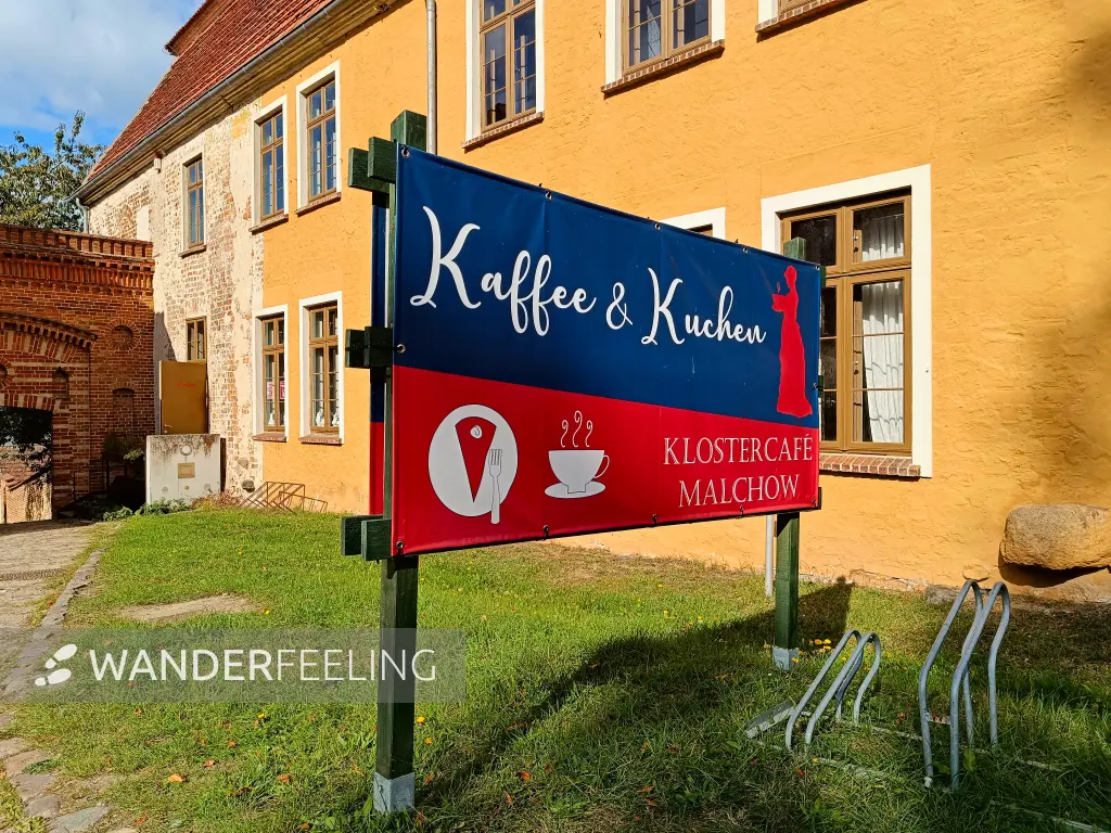 202509300-19 - Klostercafé in der Inselstadt Malchow, Mecklenburgische Seenplatte, Mecklenburg-Vorpommern, Deutschland