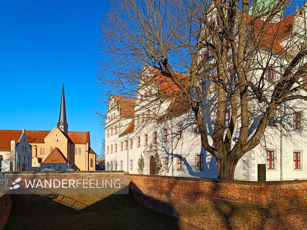202512150-25 - Klosterkirche St. Marien Dobrilugk und Schloss Doberlug in Doberlug-Kirchhain, Elbe-Elster-Land, Brandenburg, Deutschland