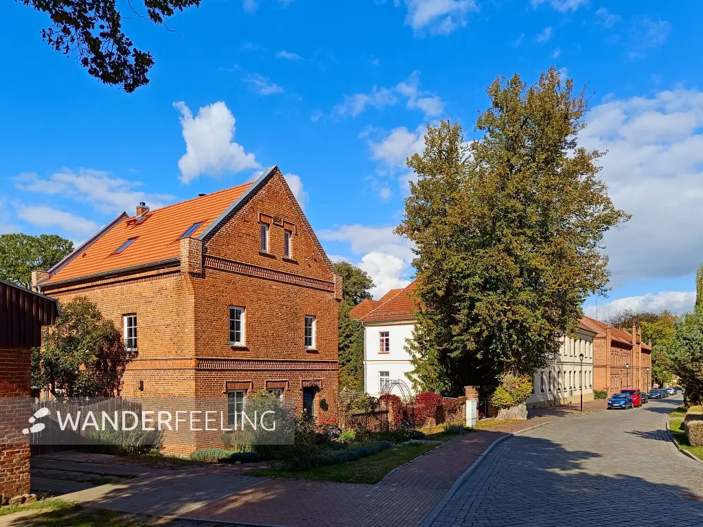 202509300-18 - Klosterviertel in der Inselstadt Malchow, Mecklenburgische Seenplatte, Mecklenburg-Vorpommern, Deutschland