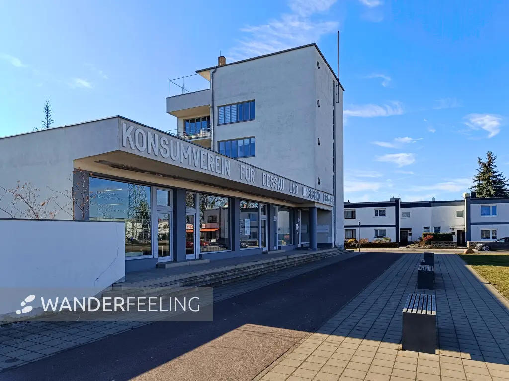 202603030-08 - Konsumgebäude in Dessau-Törten, Anhalt-Dessau-Wittenberg, Sachsen-Anhalt, Deutschland