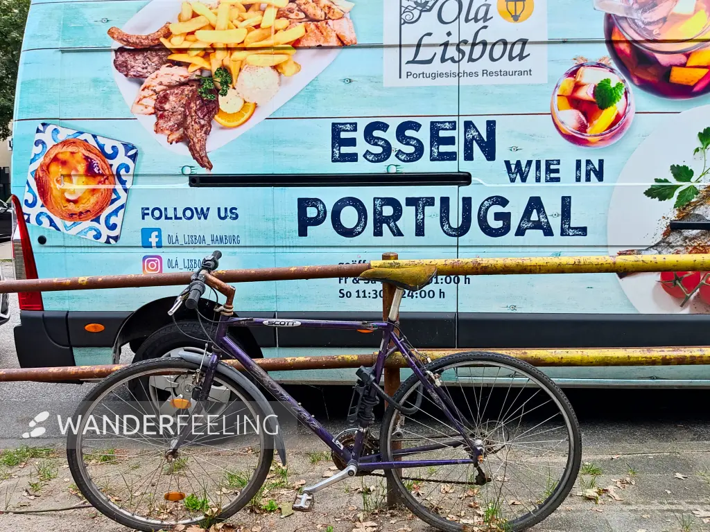 202308231-11 - Lieferwagen im Portugiesenviertel, Hamburg, Deutschland