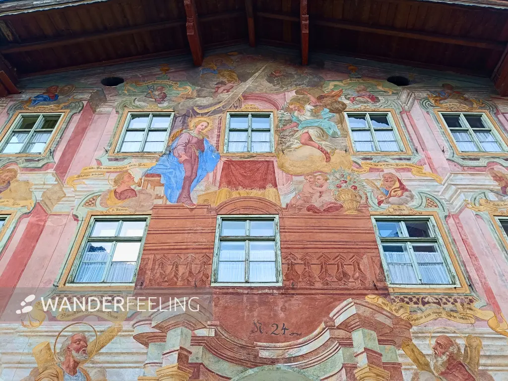 202409220-02 - Lüftlmalerei in Mittenwald, Oberbayern, Bayern, Deutschland
