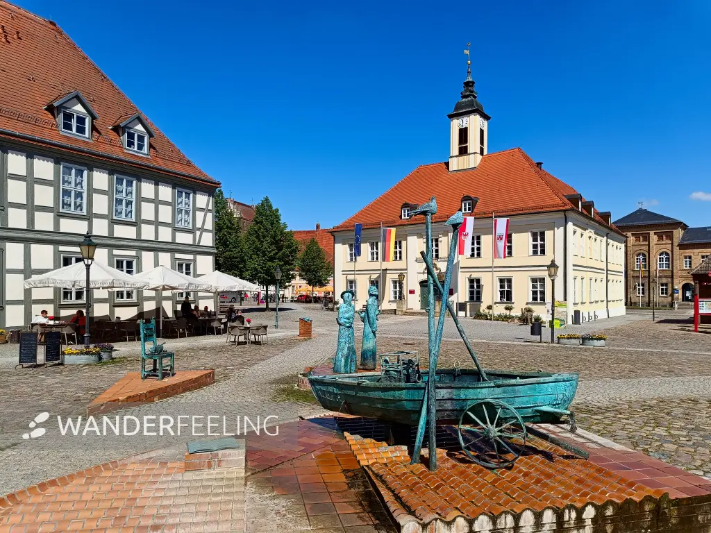 202605090-08 - Markt mit Rathaus in Angermünde, Uckermark, Brandenburg, Deutschland