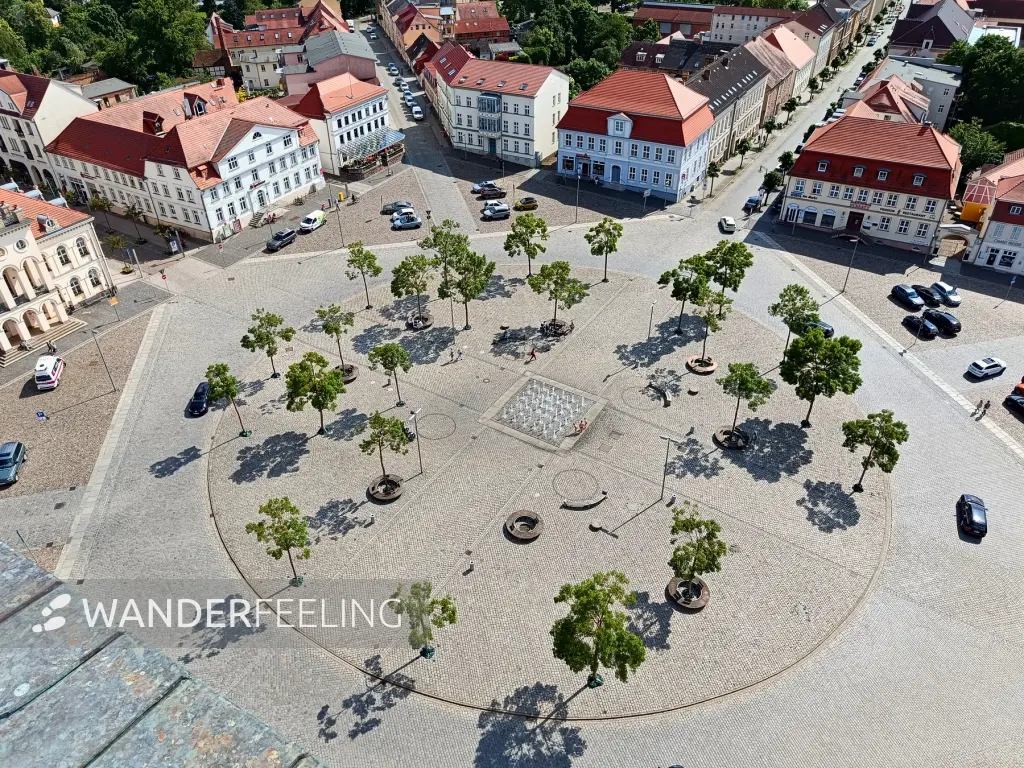 202506030-07 - Marktplatz in Neustrelitz, Mecklenburgische Seenplatte, Mecklenburg-Vorpommern, Deutschland