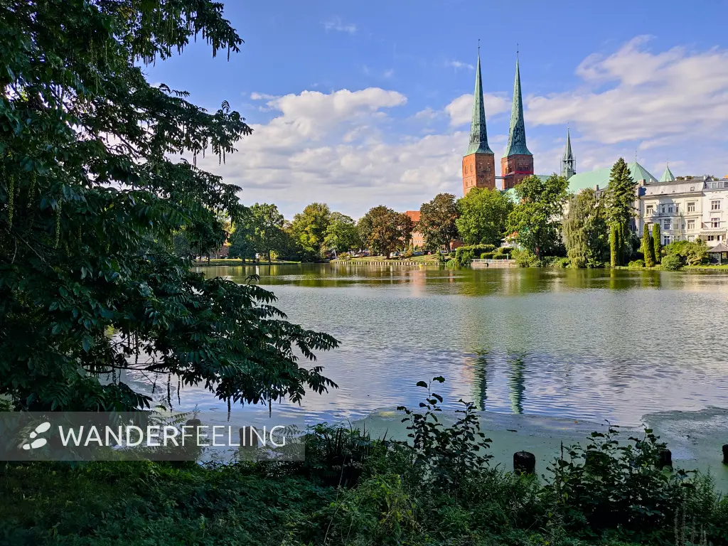202309210-13 - Mühlenteich und Dom in Lübeck, Lübecker Bucht, Schleswig-Holstein, Deutschland