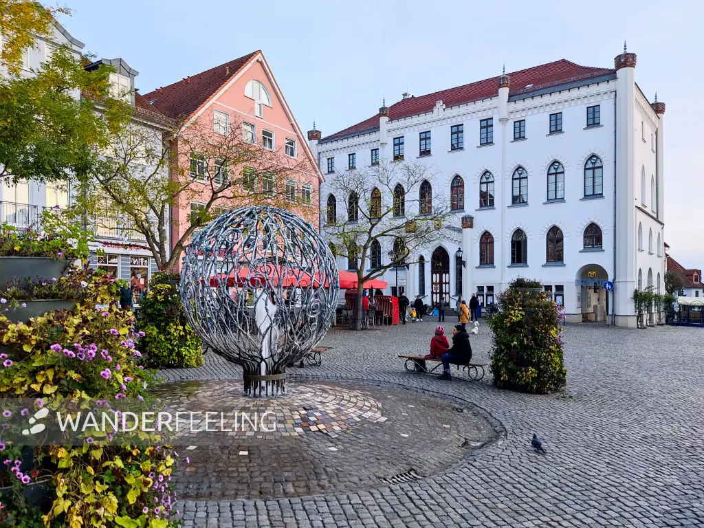 202310300-40 - Neuer Markt in Waren, Mecklenburgische Seenplatte, Mecklenburg-Vorpommern, Deutschland