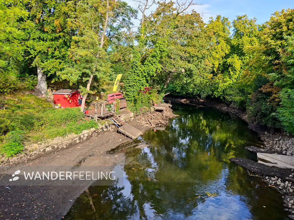 202210040-12 - Oker bei Niedrigwasser in Braunschweig, Niedersachsen, Deutschland