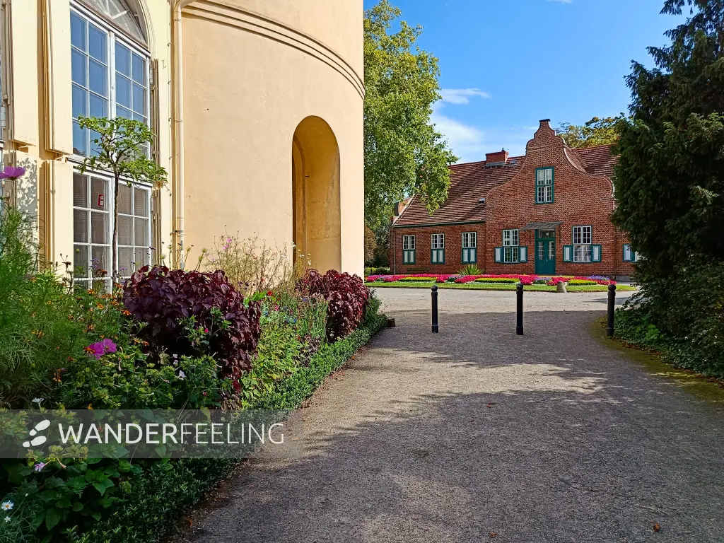 202509130-30 - Orangerie und Kavalierhaus im Neuen Garten, Potsdam, Brandenburg, Deutschland
