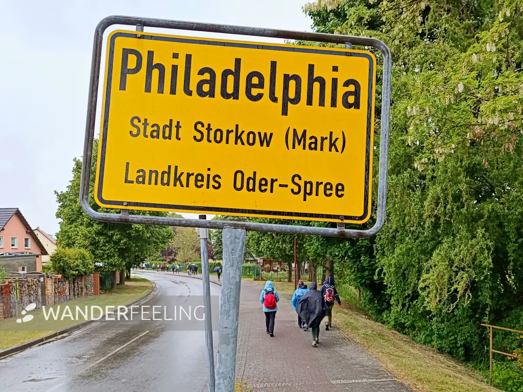 202505170-34 - Ortsschild in Philadelphia, Seenland Oder-Spree, Brandenburg, Deutschland