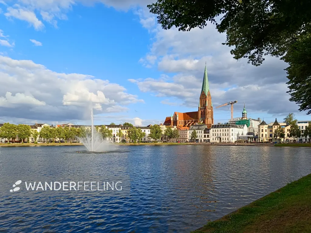 202507030-64 - Pfaffenteich und Schweriner Dom in Schwerin, Mecklenburgische Seenplatte, Mecklenburg-Vorpommern, Deutschland