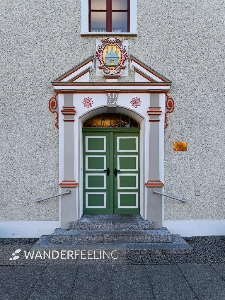 202512150-06 - Portal am Rathaus in Doberlug-Kirchhain, Elbe-Elster-Land, Brandenburg, Deutschland