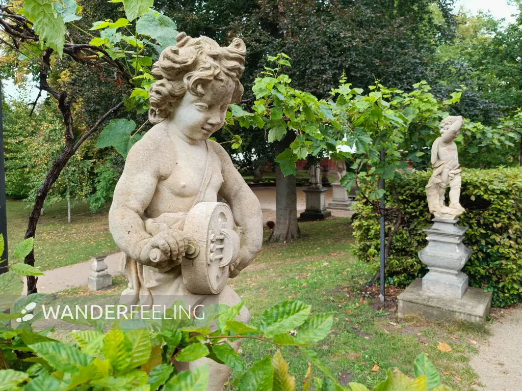 202609050-20 - Putti im Tempelgarten Neuruppin, Ruppiner Seenland, Brandenburg, Deutschland