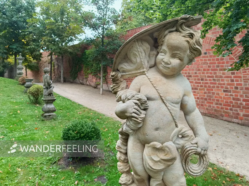202609050-22 - Putti im Tempelgarten Neuruppin, Ruppiner Seenland, Brandenburg, Deutschland