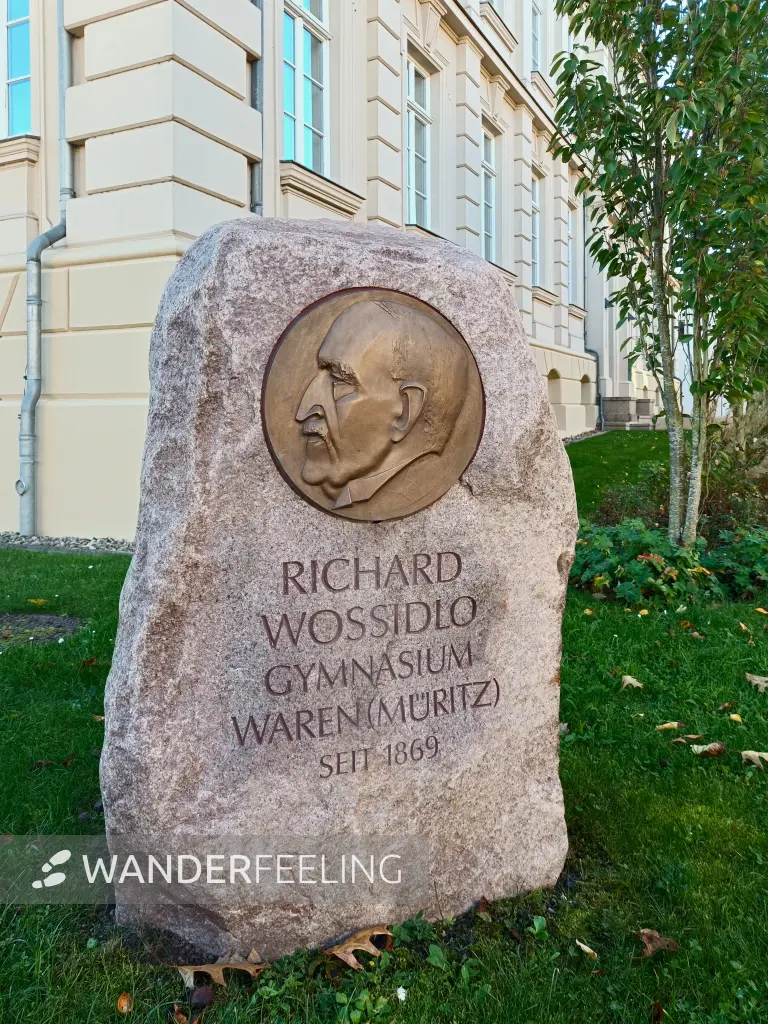 202510180-02 - Richard-Wossidlo-Gymnasium in Waren, Mecklenburgische Seenplatte, Mecklenburg-Vorpommern, Deutschland