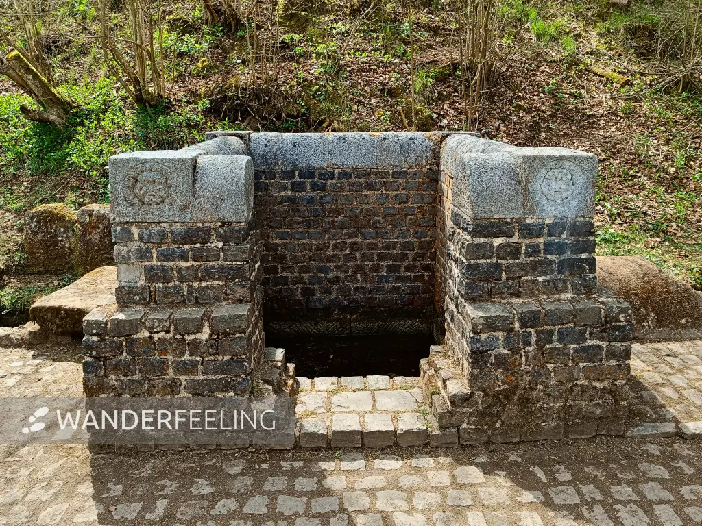 202604270-13 - Römische Brunnenstube »Grüner Pütz« bei Nettersheim, Eifel, Nordrhein-Westfalen, Deutschland