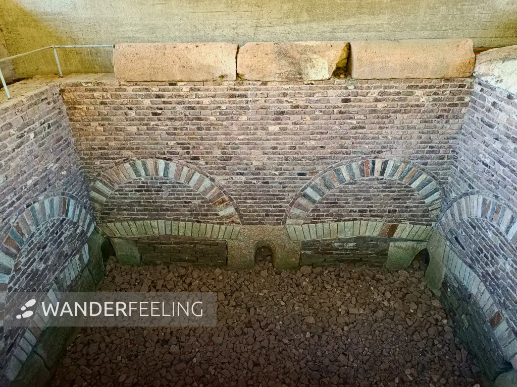 202604220-20 - Römische Brunnenstube Klausbrunnen bei Vollem, Eifel, Nordrhein-Westfalen, Deutschland