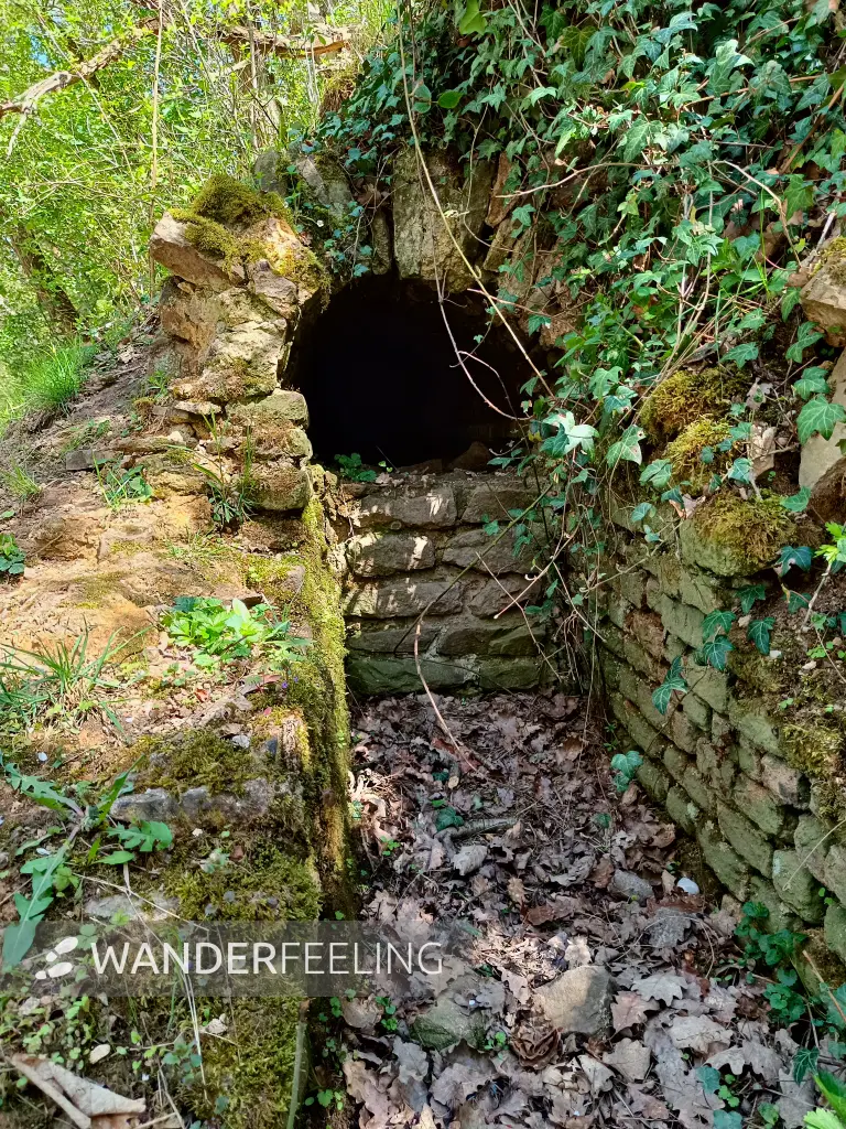 202604220-28 - Römische Wasserleitung bei Eiserfey, Eifel, Nordrhein-Westfalen, Deutschland