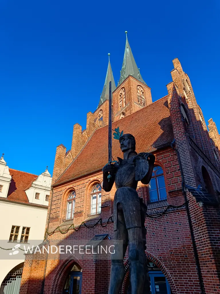 202511210-15 - Roland vor der Gerichtslaube in Stendal, Altmark, Sachsen-Anhalt, Deutschland