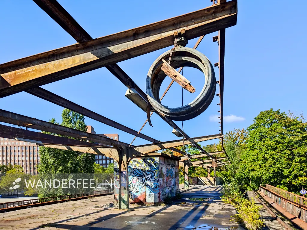 202310080-12 - S-Bahnhof Siemensstadt in Siemensstadt, Berlin, Deutschland