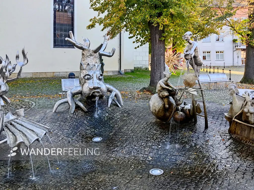 202310230-05 - Sagenbrunnen in Lübbenau, Spreewald, Brandenburg, Deutschland