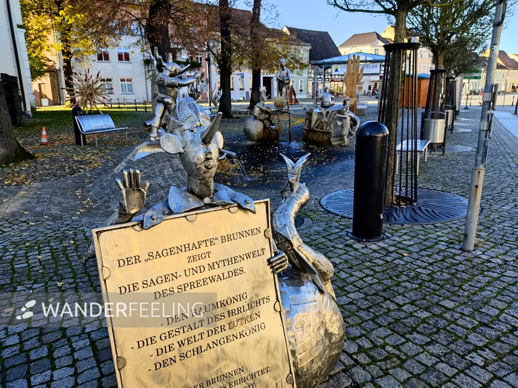 202311040-06 - Sagenbrunnen in Lübbenau, Spreewald, Brandenburg, Deutschland