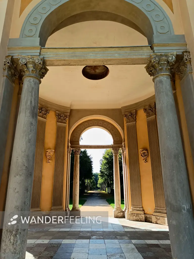 202508110-03 - Salon im Schlosspark Rheinsberg, Ruppiner Seenland, Brandenburg, Deutschland