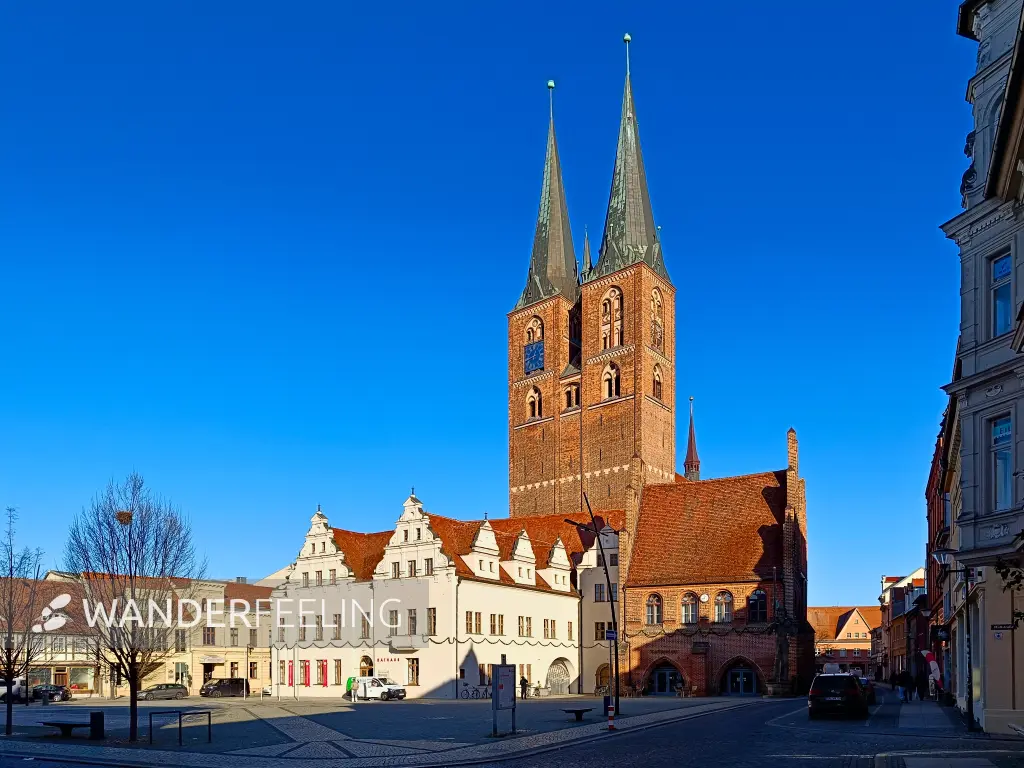 202511210-14 - Sankt Marien, Rathaus und Gerichtslaube in Stendal, Altmark, Sachsen-Anhalt, Deutschland