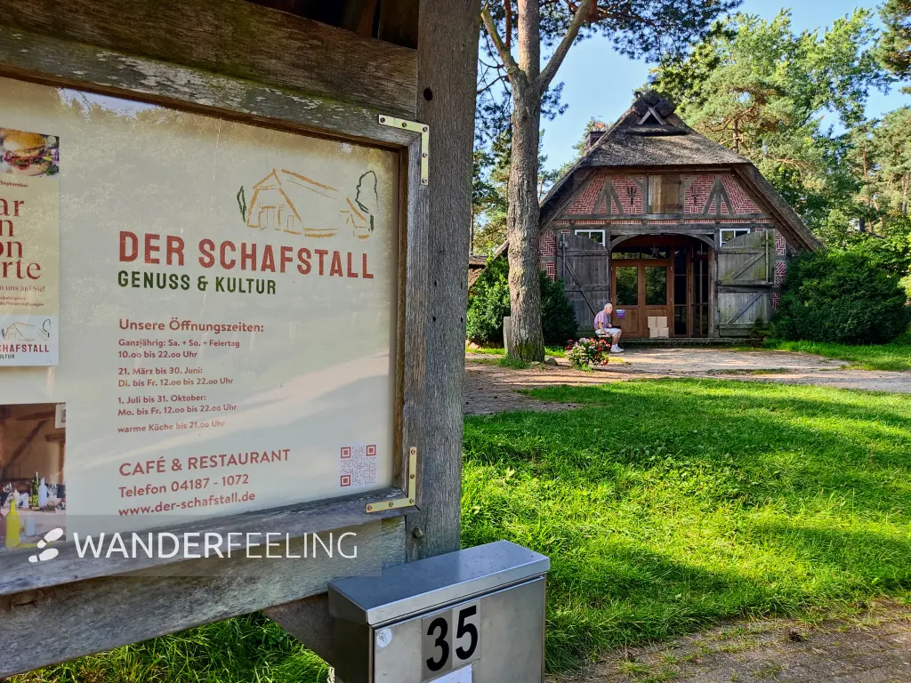 202308240-02 - Schafstall am Büsenbachtal, Lüneburger Heide, Niedersachsen, Deutschland