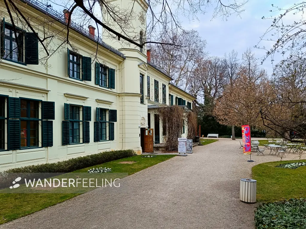 202503290-37 - Schloss Britz in Britz, Berlin, Deutschland