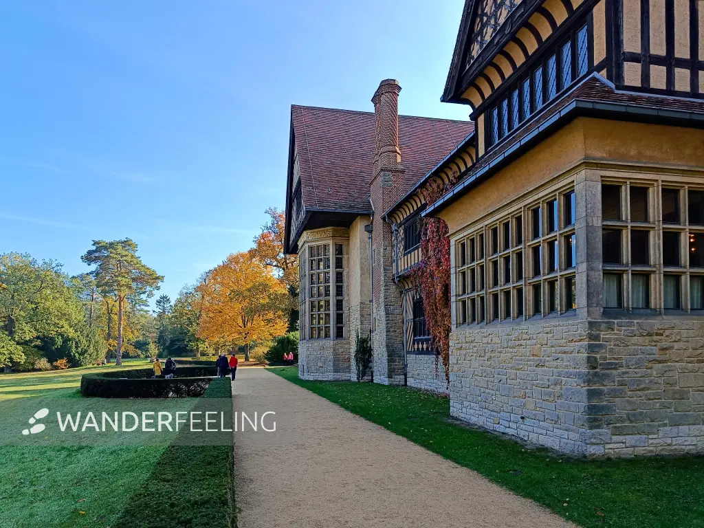 202410260-42 - Schloss Cecilienhof im Neuen Garten, Potsdam, Brandenburg, Deutschland