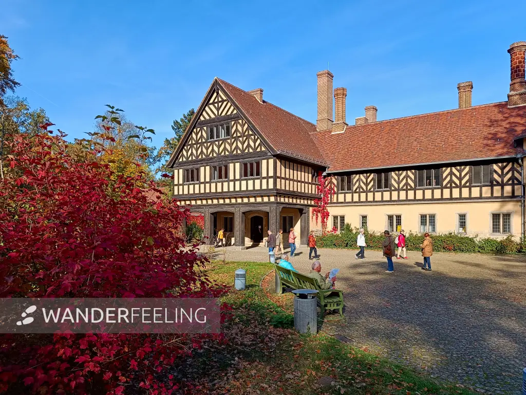 202410260-44 - Schloss Cecilienhof im Neuen Garten, Potsdam, Brandenburg, Deutschland