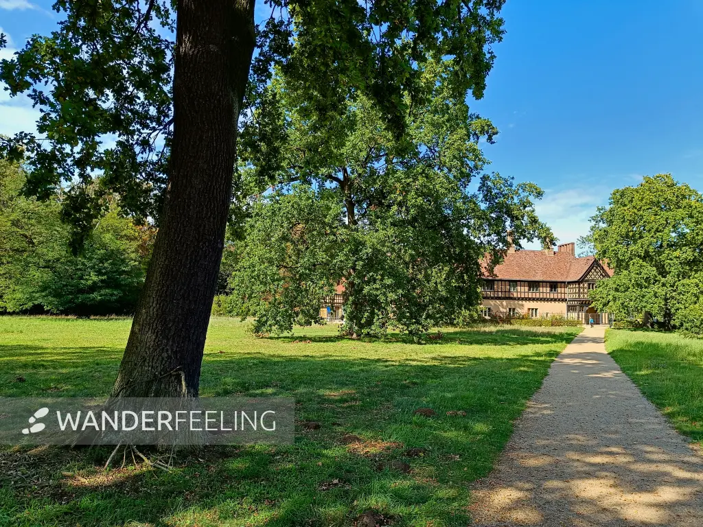 202509130-23 - Schloss Cecilienhof im Neuen Garten, Potsdam, Brandenburg, Deutschland