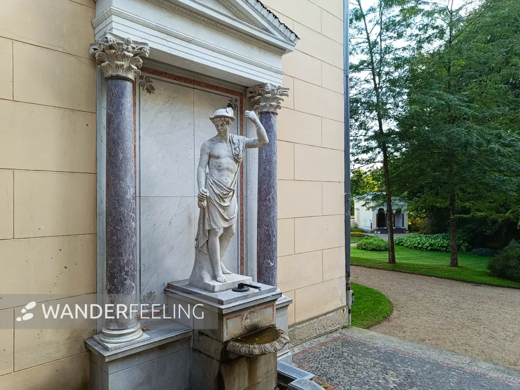 202609120-05 - Schloss Glienicke im Schlossgarten Glienicke, Berlin, Deutschland