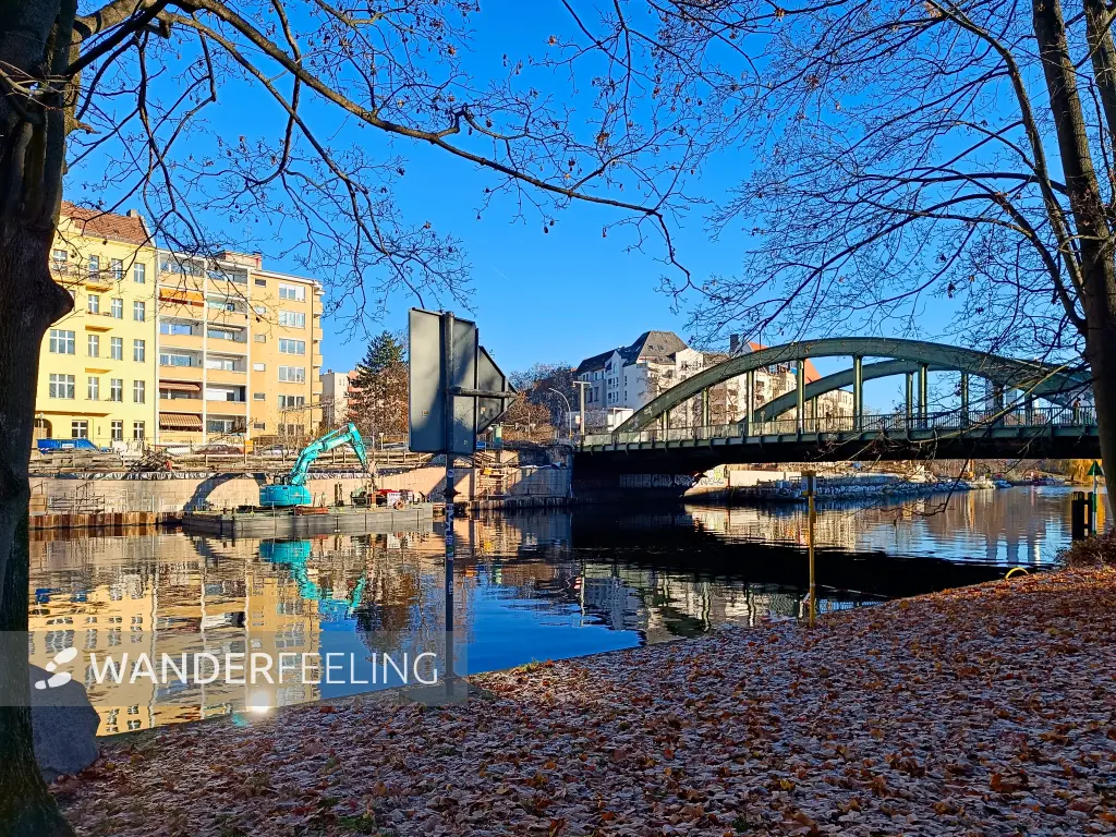 202412010-25 - Schlossbrücke und Spree in Charlottenburg, Berlin, Deutschland