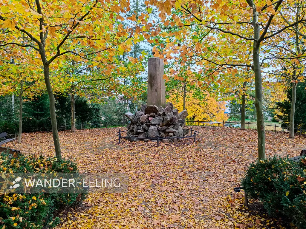 202311020-24 - Schöpferdenkmal im Lennépark in Frankfurt (Oder), Seenland Oder-Spree, Brandenburg, Deutschland