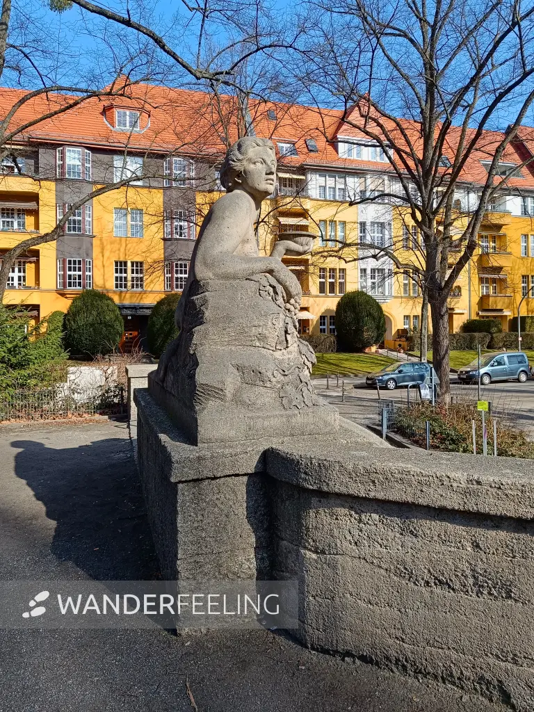 202603070-19 - Siegfriedbrunnen am Rüdesheimer Platz, Berlin, Deutschland