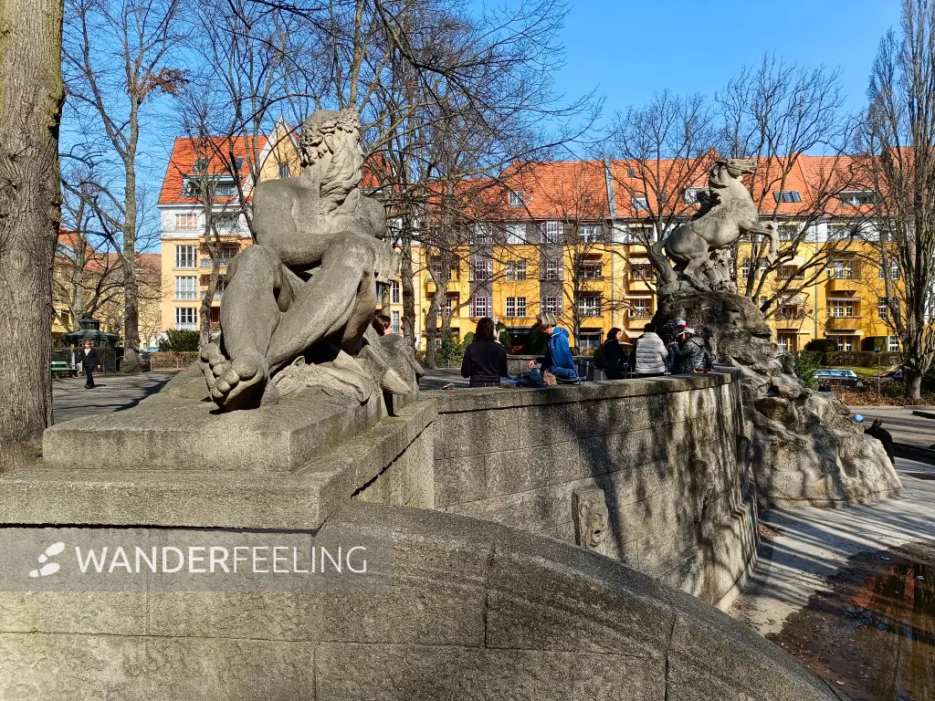 202603070-20 - Siegfriedbrunnen am Rüdesheimer Platz, Berlin, Deutschland