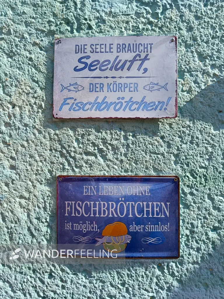 202508260-39 - Sinnsprüche an der Fischerei in Wendorf bei Alt Schwerin, Mecklenburgische Seenplatte, Mecklenburg-Vorpommern, Deutschland