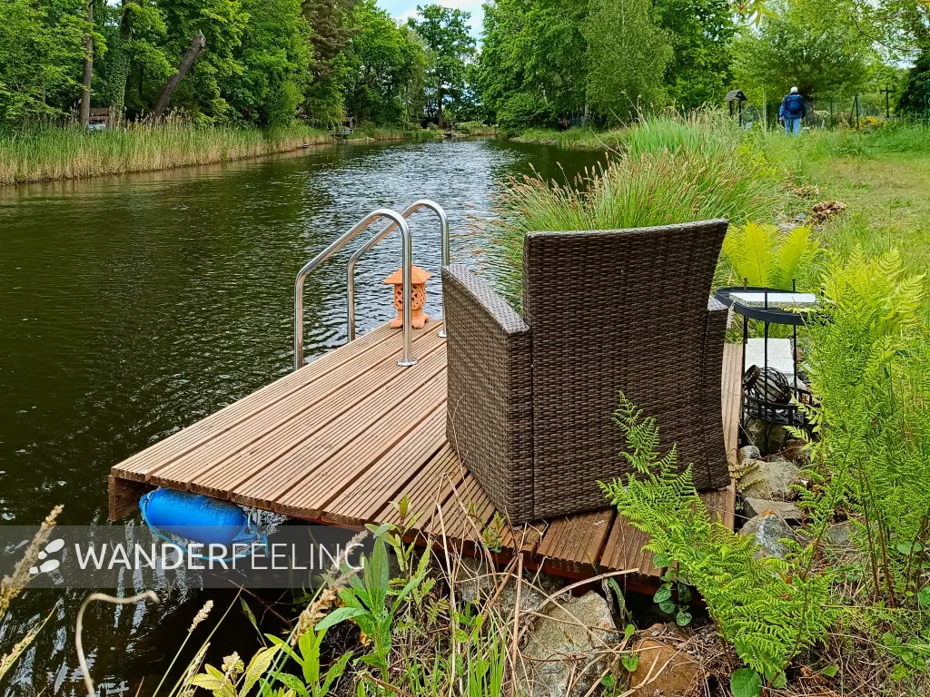 202505170-11 - Sitzplatz am Storkower Kanal bei Kummersdorf, Seenland Oder-Spree, Brandenburg, Deutschland
