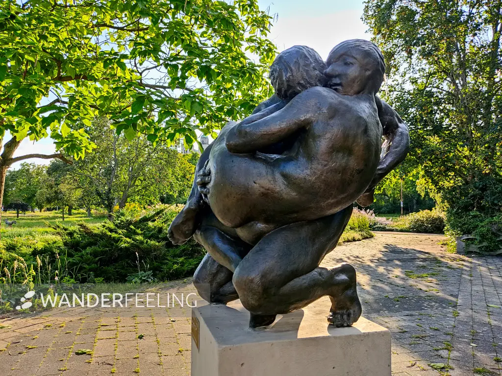 202308040-51 - Skulptur an der Elbuferpromenade in Magdeburg, Elbe-Börde-Heide, Sachsen-Anhalt, Deutschland