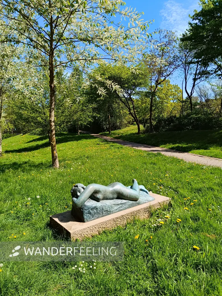 202604280-21 - Skulptur an der Emscher in Dortmund, Ruhrgebiet, Nordrhein-Westfalen, Deutschland