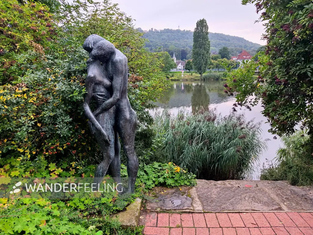 202308151-09 - Skulptur an der Weser bei Hameln, Weserbergland, Niedersachsen, Deutschland