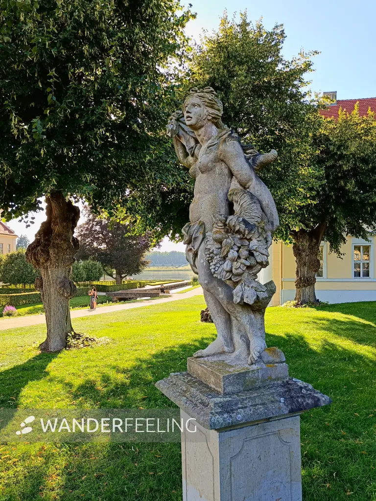 202508110-36 - Skulptur im Schlosspark Rheinsberg, Ruppiner Seenland, Brandenburg, Deutschland