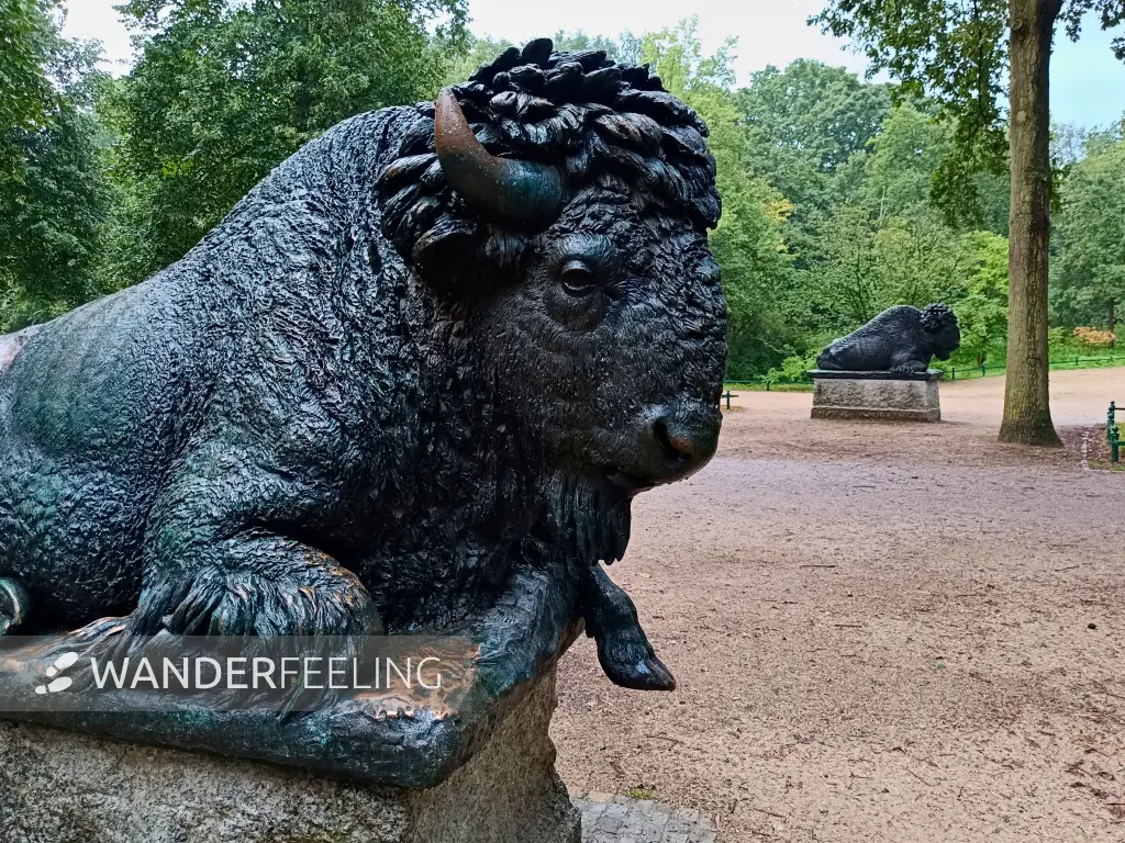 202507230-20 - Skulpturen am Floraplatz im Tiergarten, Berlin, Deutschland
