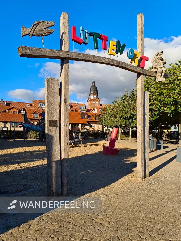202510180-28 - Spielplatz in Waren, Mecklenburgische Seenplatte, Mecklenburg-Vorpommern, Deutschland