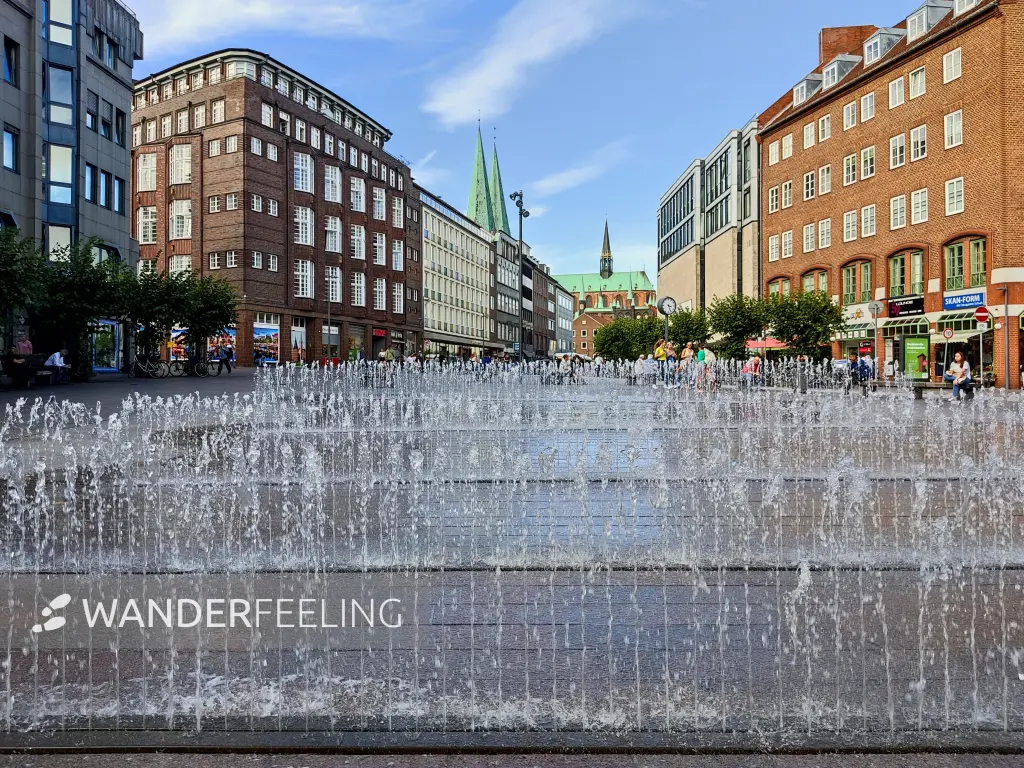 202309210-35 - Springbrunnen Klingenberg in Lübeck, Lübecker Bucht, Schleswig-Holstein, Deutschland