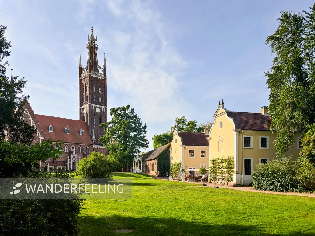 202310110-04 - St. Petri und Küchengebäude im Wörlitzer Park bei Wörlitz, Anhalt-Dessau-Wittenberg, Sachen-Anhalt, Deutschland